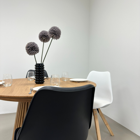 Aria Esszimmerstuhl schwarz mit Holzbeinen