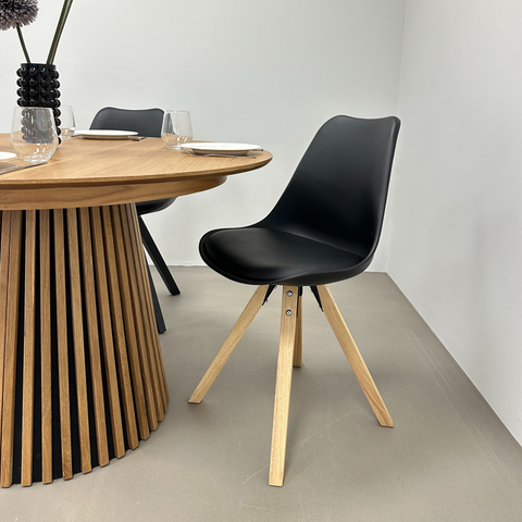 Aria Esszimmerstuhl schwarz mit Holzbeinen