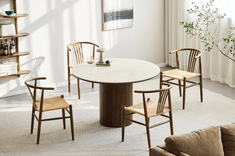 Runder Esstisch Enzo mit beiger Steinplatte und Lattenrost aus Räuchereiche Ø120 cm