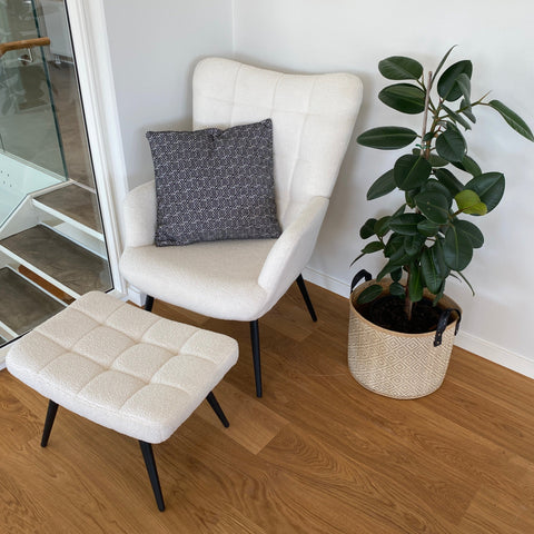 Allison Sessel mit Hocker - Weißes Plüsch/Imitiertes Lammfell