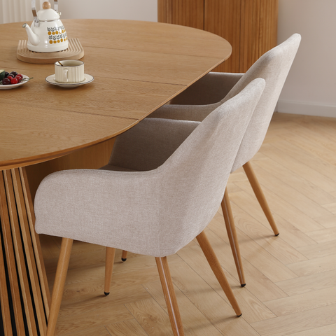 Jenna Esszimmerstuhl - beigefarbener Stoff mit Eichenoptik
